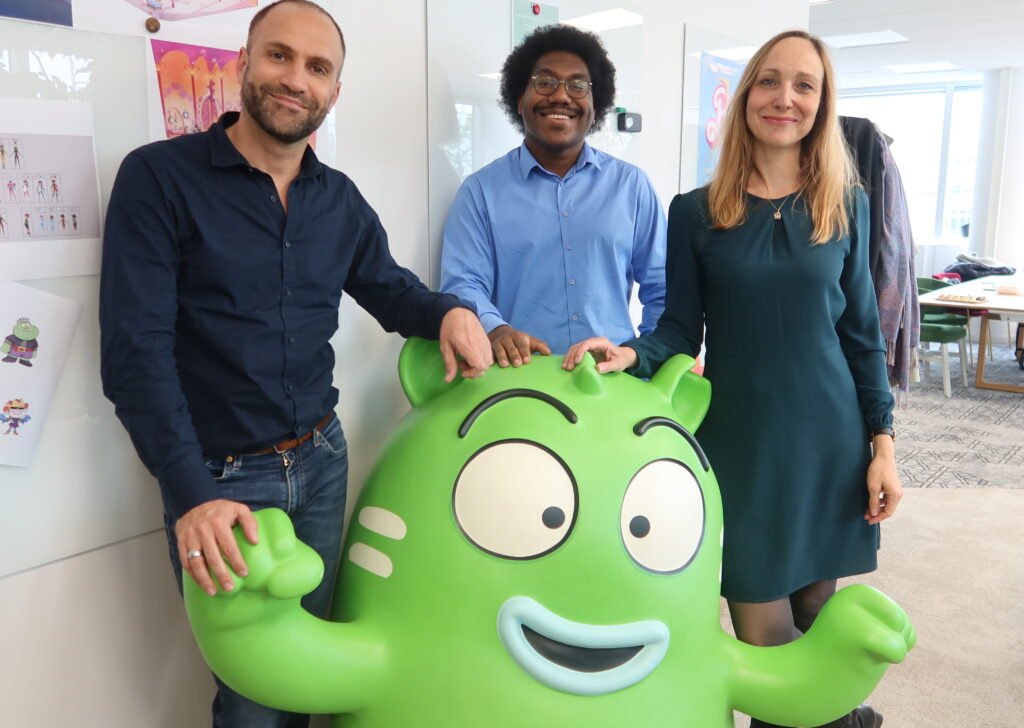 Stéphane Chéreau, Florian Kotimbi et Stéphanie Gerthoffert dans les locaux de TFOU