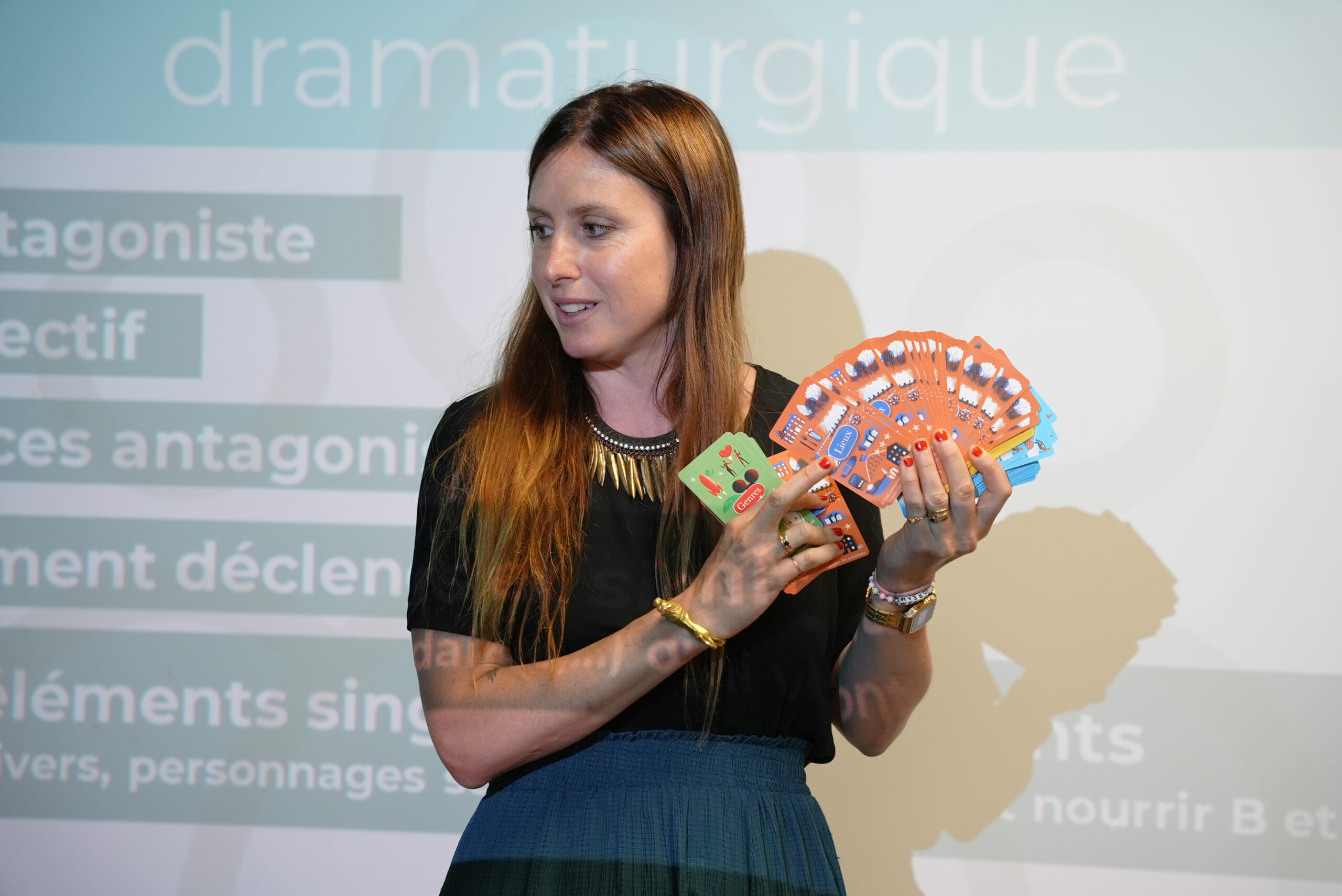 Louise Barnathan, Responsable des Talents de la Cité, anime l'atelier