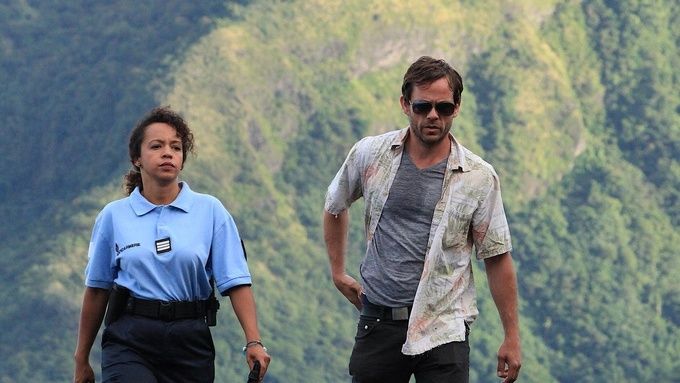 Sandy Lewis Godefroy et Guillaume Delorme dans Tahiti PK.0 (2019)